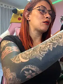 Snapshot of Luna_Paris_ chatting on January 2, 2:33 am Luna Paris online show from January 2, 2:33 am
