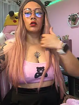 Snapshot of Luna_Paris_ chatting on January 4, 1:21 am Luna Paris online show from January 4, 1:21 am