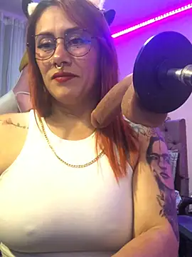 Snapshot of Luna_Paris_ chatting on February 1, 12:40 am Luna Paris online show from February 1, 12:40 am