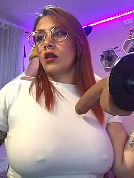 Snapshot of Luna_Paris_ chatting on February 12, 9:22 pm Luna Paris online show from February 12, 9:22 pm