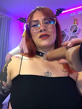 Snapshot of Luna_Paris_ chatting on February 28, 12:10 am Luna Paris online show from February 28, 12:10 am