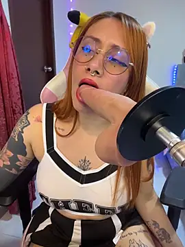 Luna Paris  online show from June 17, 3:24 pm
