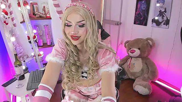 Snapshot of alessandrathedoll chatting on December 24, 9:00 pm alessandrathedoll online show from December 24, 9:00 pm