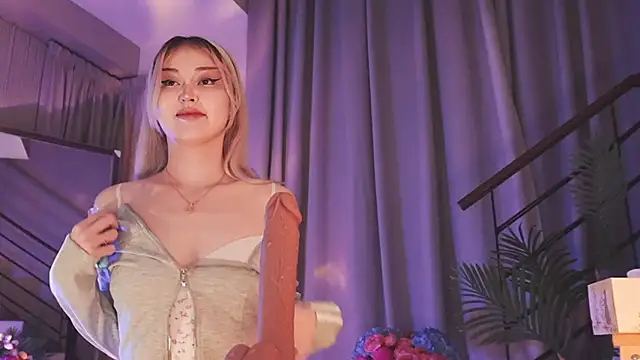 Snapshot of hyun_chia chatting on September 13, 8:19 pm hyun chia online show from September 13, 8:19 pm