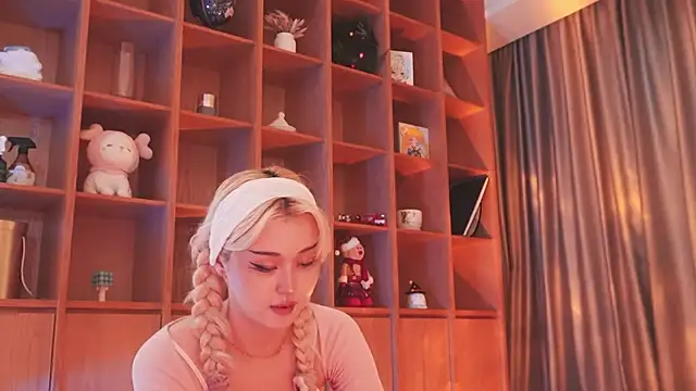 Snapshot of hyun_chia chatting on November 25, 2:11 am hyun chia online show from November 25, 2:11 am