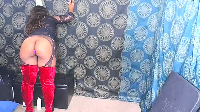 Snapshot of LunaRai chatting on January 12, 4:42 am LunaRai online show from January 12, 4:42 am