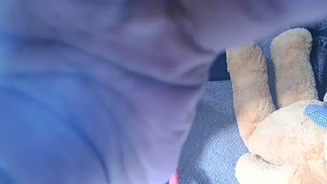 Snapshot of LunaRai chatting on February 4, 3:33 am LunaRai online show from February 4, 3:33 am