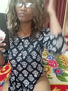 Snapshot of LunaRai chatting on March 23, 7:20 am LunaRai online show from March 23, 7:20 am