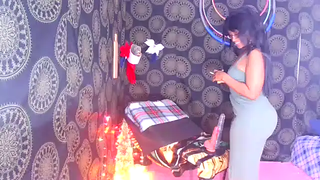 Snapshot of LunaRai chatting on December 17, 4:18 am LunaRai online show from December 17, 4:18 am