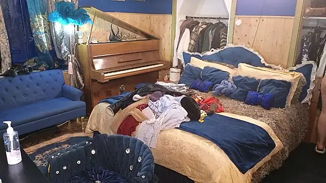 VanessaDoyle online show from January 6, 8:01 pm