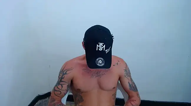 Snapshot of sebas_bigcock69 chatting on December 13, 11:06 pm sebas bigcock69 online show from December 13, 11:06 pm