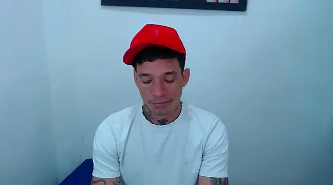 Snapshot of sebas_bigcock69 chatting on December 18, 4:53 am sebas bigcock69 online show from December 18, 4:53 am