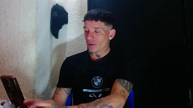 Snapshot of sebas_bigcock69 chatting on March 13, 1:32 am sebas bigcock69 online show from March 13, 1:32 am