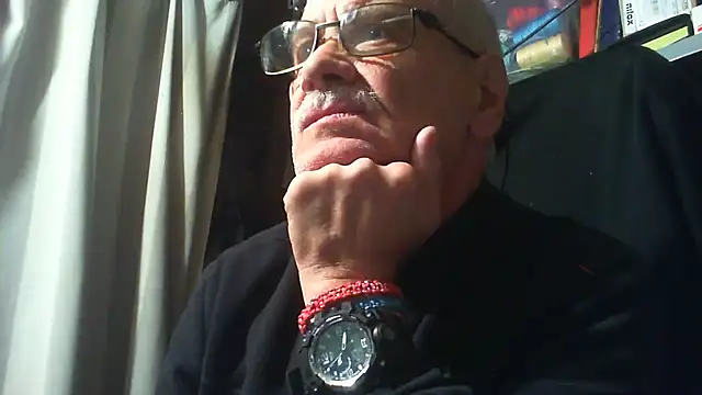 Snapshot of nonnomaturobisex chatting on October 16, 8:15 am nonnomaturobisex online show from October 16, 8:15 am