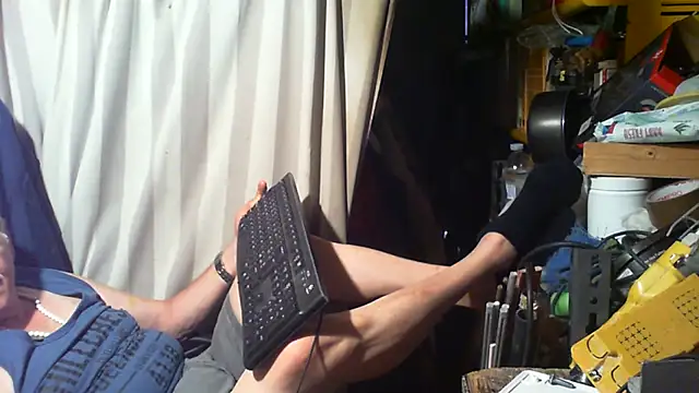 Snapshot of nonnomaturobisex chatting on July 29, 9:51 am nonnomaturobisex online show from July 29, 9:51 am