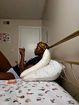 Snapshot of oliviaprettypussy chatting on February 20, 1:57 am oliviaprettypussy online show from February 20, 1:57 am