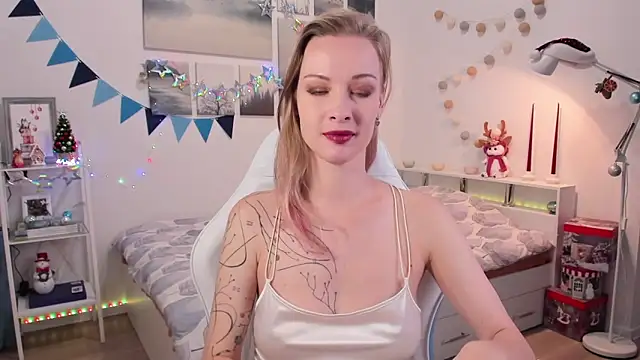 Snapshot of MissRightX chatting on January 4, 11:54 am MissRightX online show from January 4, 11:54 am