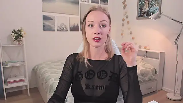 Snapshot of MissRightX chatting on September 8, 2:38 pm MissRightX online show from September 8, 2:38 pm