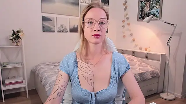 Snapshot of MissRightX chatting on September 26, 11:14 am MissRightX online show from September 26, 11:14 am