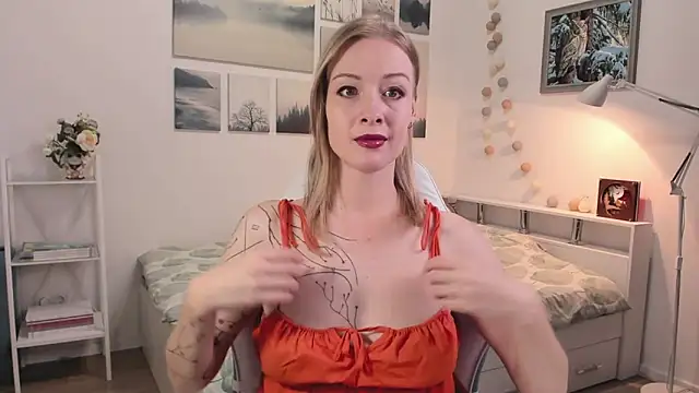 Snapshot of MissRightX chatting on November 5, 10:26 am MissRightX online show from November 5, 10:26 am