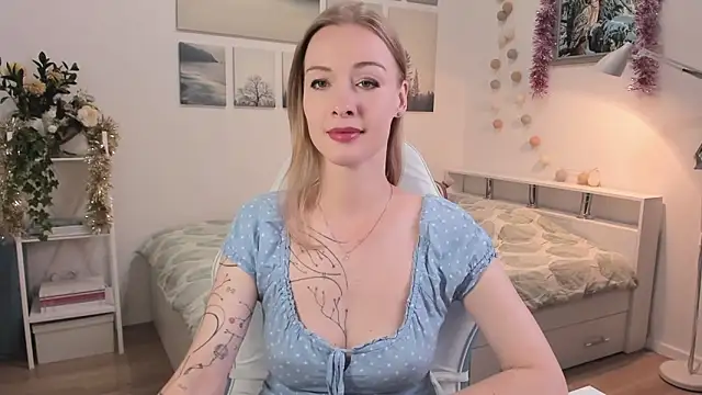 Snapshot of MissRightX chatting on November 12, 10:15 am MissRightX online show from November 12, 10:15 am