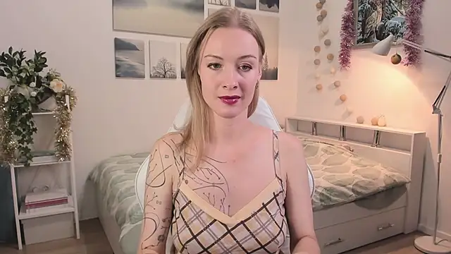 Snapshot of MissRightX chatting on November 17, 11:05 am MissRightX online show from November 17, 11:05 am