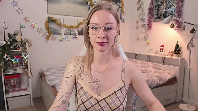 Snapshot of MissRightX chatting on December 3, 10:02 am MissRightX online show from December 3, 10:02 am