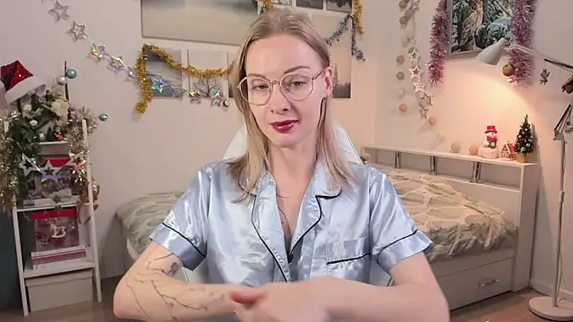 Snapshot of MissRightX chatting on December 21, 1:40 pm MissRightX online show from December 21, 1:40 pm