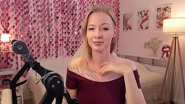 Snapshot of MissRightX chatting on July 12, 9:55 am MissRightX online show from July 12, 9:55 am