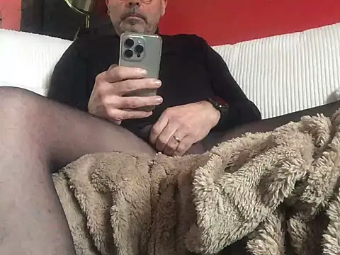 louh261 online show from March 30, 1:34 pm