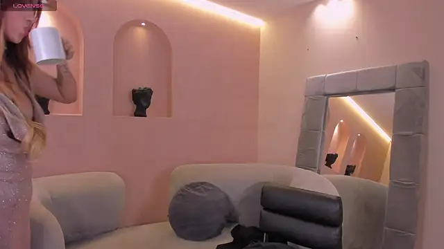 Snapshot of LexieWayne chatting on March 22, 4:04 pm LexieWayne online show from March 22, 4:04 pm