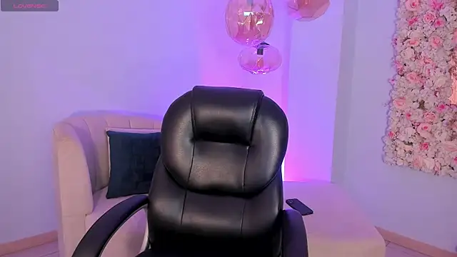 Snapshot of LexieWayne chatting on September 29, 6:24 pm LexieWayne online show from September 29, 6:24 pm