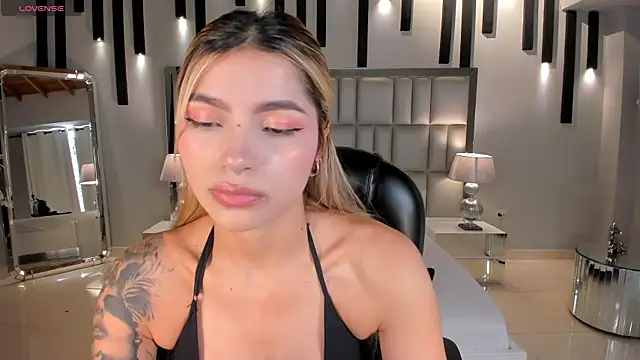 LexieWayne online show from June 10, 7:46 pm