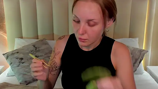 Snapshot of LianaFord chatting on June 25, 7:24 am LianaFord online show from June 25, 7:24 am