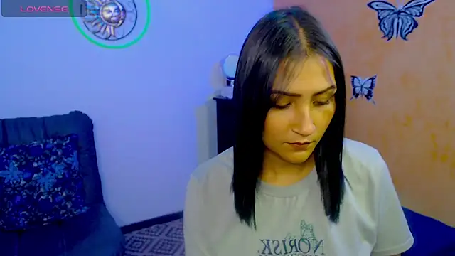 Snapshot of leah-666 chatting on December 24, 2:12 pm leah-666 online show from December 24, 2:12 pm