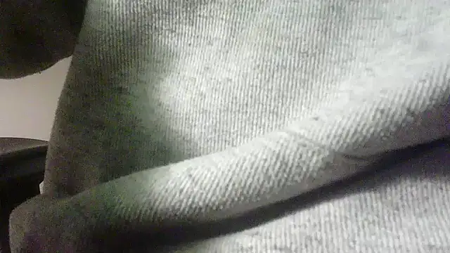 Snapshot of OralDesires2 chatting on December 24, 6:33 am OralDesires2 online show from December 24, 6:33 am