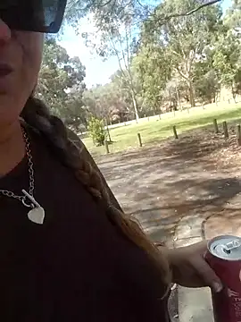 Snapshot of BubblegumCj chatting on February 15, 3:47 am BubblegumCj online show from February 15, 3:47 am