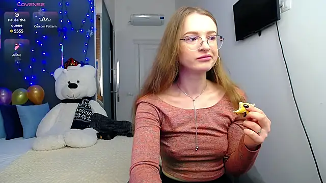 Snapshot of KateJonson chatting on February 14, 8:21 am KateJonson online show from February 14, 8:21 am