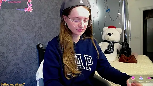 Snapshot of KateJonson chatting on October 21, 6:47 am KateJonson online show from October 21, 6:47 am