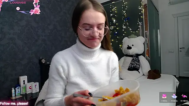 Snapshot of KateJonson chatting on November 21, 7:29 am KateJonson online show from November 21, 7:29 am