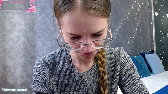 Snapshot of KateJonson chatting on December 15, 11:58 am KateJonson online show from December 15, 11:58 am