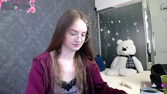 Snapshot of KateJonson chatting on June 12, 6:56 am KateJonson online show from June 12, 6:56 am