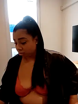 Snapshot of MelanyShayk chatting on February 14, 3:58 pm MelanyShayk online show from February 14, 3:58 pm