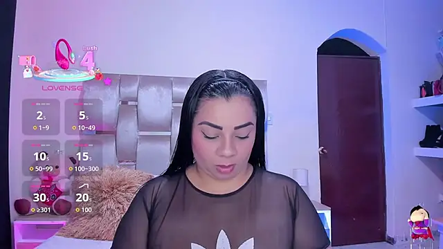 Snapshot of MelanyShayk chatting on October 12, 1:15 am MelanyShayk online show from October 12, 1:15 am