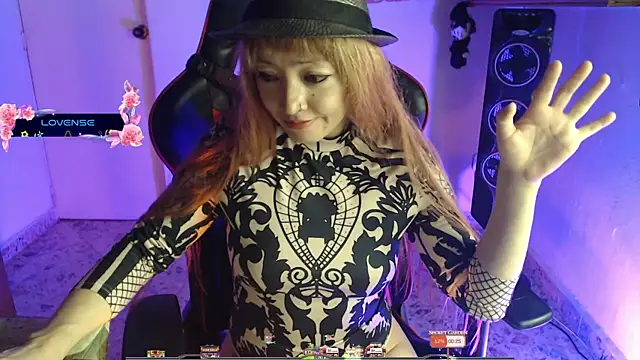 pink-2022 online show from January 10, 3:16 pm