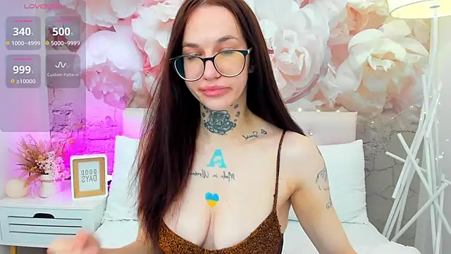 Snapshot of SarahLust chatting on November 22, 1:10 pm SarahLust online show from November 22, 1:10 pm