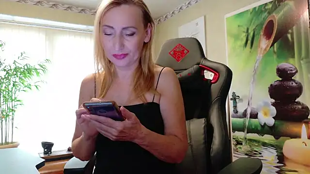 HotLana69 online show from September 30, 8:30 am