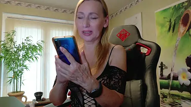 HotLana69 online show from May 11, 4:04 pm