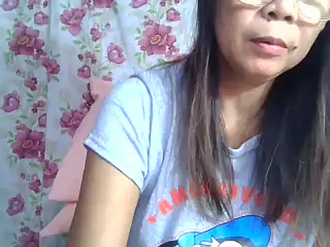 Snapshot of urwife_tobe chatting on January 11, 9:04 am urwife tobe online show from January 11, 9:04 am