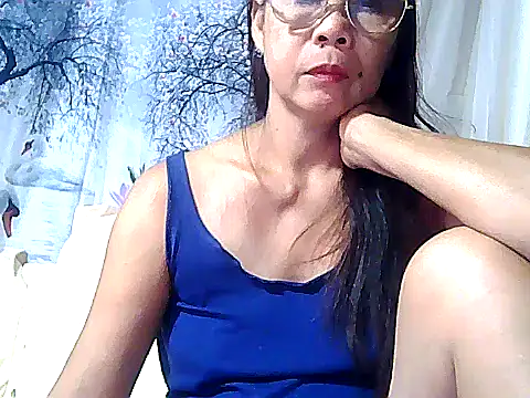 Snapshot of urwife_tobe chatting on September 22, 1:02 pm urwife tobe online show from September 22, 1:02 pm